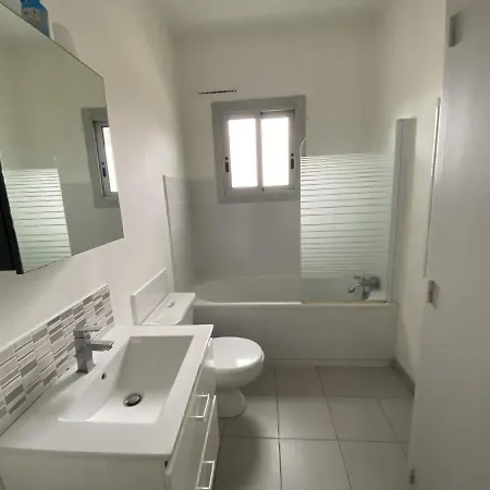 T3 Centre-ville La Roche-posay, Balcon, Wi-fi, Proximité Thermes Et Commerces - Fr-1-541-76
