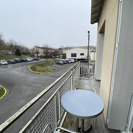 T3 Centre-ville La Roche-posay, Balcon, Wi-fi, Proximite Thermes Et Commerces - Fr-1-541-76 Apartment La Roche-Posay