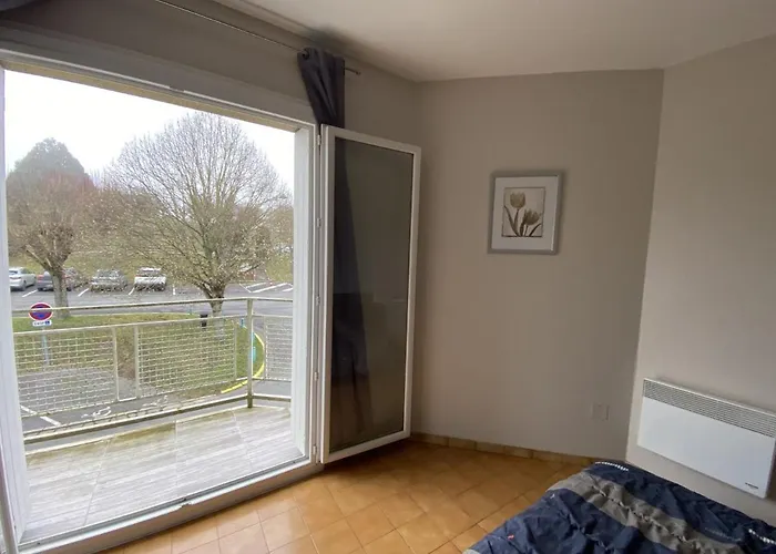 T3 Centre-ville La Roche-posay, Balcon, Wi-fi, Proximite Thermes Et Commerces - Fr-1-541-76 *